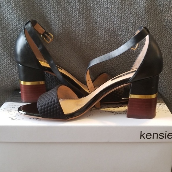 Kensie - Picture 2 of 7